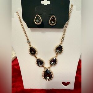 Kohl's Black and Gold Teardrop Necklace Set